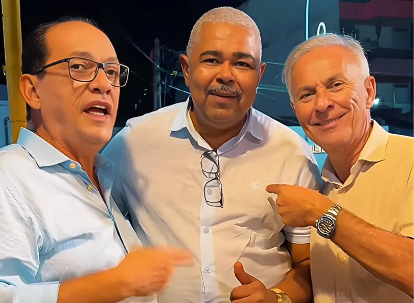 Foto &ndash; Vice-prefeito Professor Edmo, ao centro o economista Joeides Pereira e o prefeito Paulo Roberto, na celebra&ccedil;&atilde;o dos 400 anos da cidade.