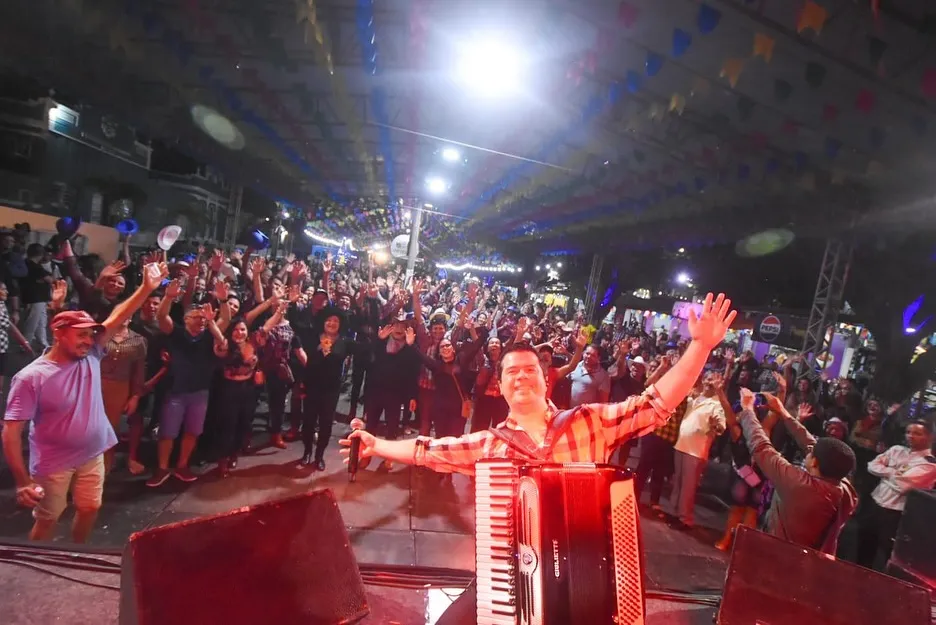 Ana Castela e muito forró marcaram a sexta em Gravatá. Todas as fotos já estão no ar! A festa continua neste sábado (21), com Wesley Safadão, Bruno e Marrone, Enzo Rabelo e muito mais.