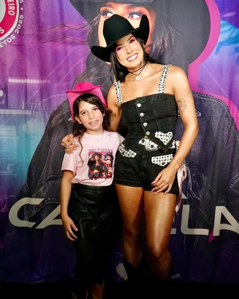Ana Castela e muito forró marcaram a sexta em Gravatá. Todas as fotos já estão no ar! A festa continua neste sábado (21), com Wesley Safadão, Bruno e Marrone, Enzo Rabelo e muito mais.