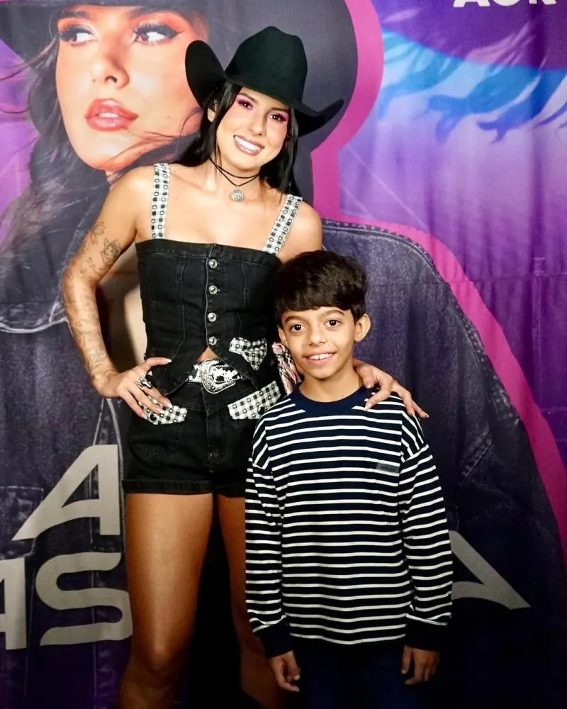 Ana Castela e muito forró marcaram a sexta em Gravatá. Todas as fotos já estão no ar! A festa continua neste sábado (21), com Wesley Safadão, Bruno e Marrone, Enzo Rabelo e muito mais.