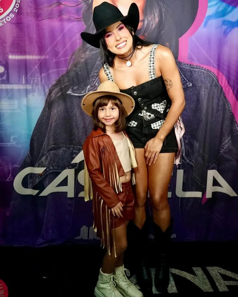 Ana Castela e muito forró marcaram a sexta em Gravatá. Todas as fotos já estão no ar! A festa continua neste sábado (21), com Wesley Safadão, Bruno e Marrone, Enzo Rabelo e muito mais.