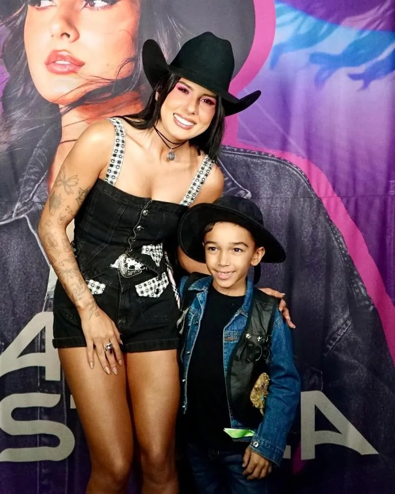 Ana Castela e muito forró marcaram a sexta em Gravatá. Todas as fotos já estão no ar! A festa continua neste sábado (21), com Wesley Safadão, Bruno e Marrone, Enzo Rabelo e muito mais.