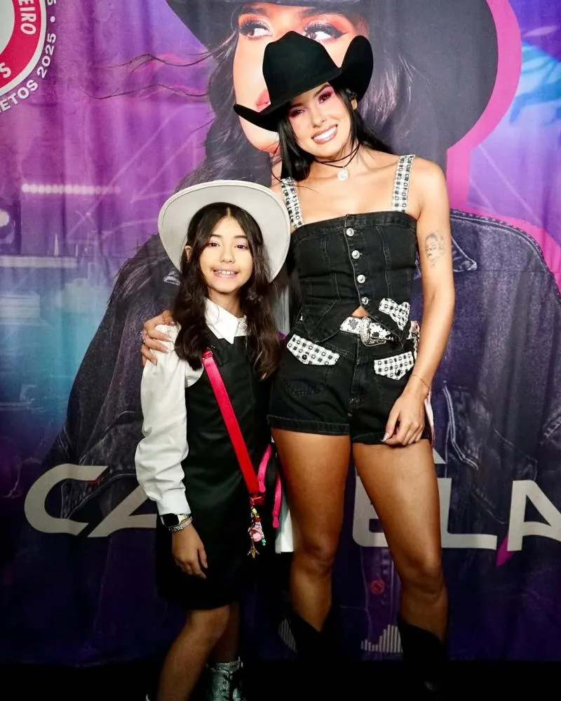 Ana Castela e muito forró marcaram a sexta em Gravatá. Todas as fotos já estão no ar! A festa continua neste sábado (21), com Wesley Safadão, Bruno e Marrone, Enzo Rabelo e muito mais.