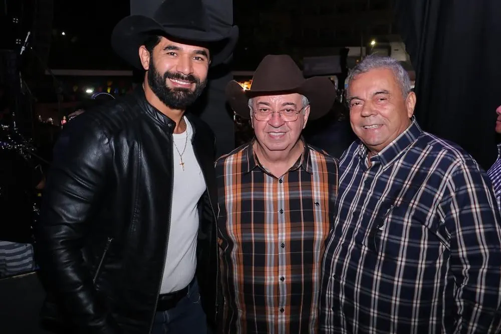 Ana Castela e muito forró marcaram a sexta em Gravatá. Todas as fotos já estão no ar! A festa continua neste sábado (21), com Wesley Safadão, Bruno e Marrone, Enzo Rabelo e muito mais.