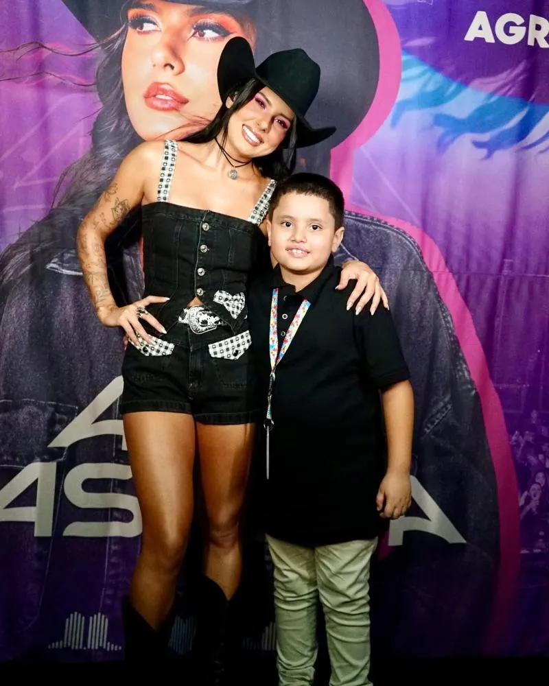 Ana Castela e muito forró marcaram a sexta em Gravatá. Todas as fotos já estão no ar! A festa continua neste sábado (21), com Wesley Safadão, Bruno e Marrone, Enzo Rabelo e muito mais.