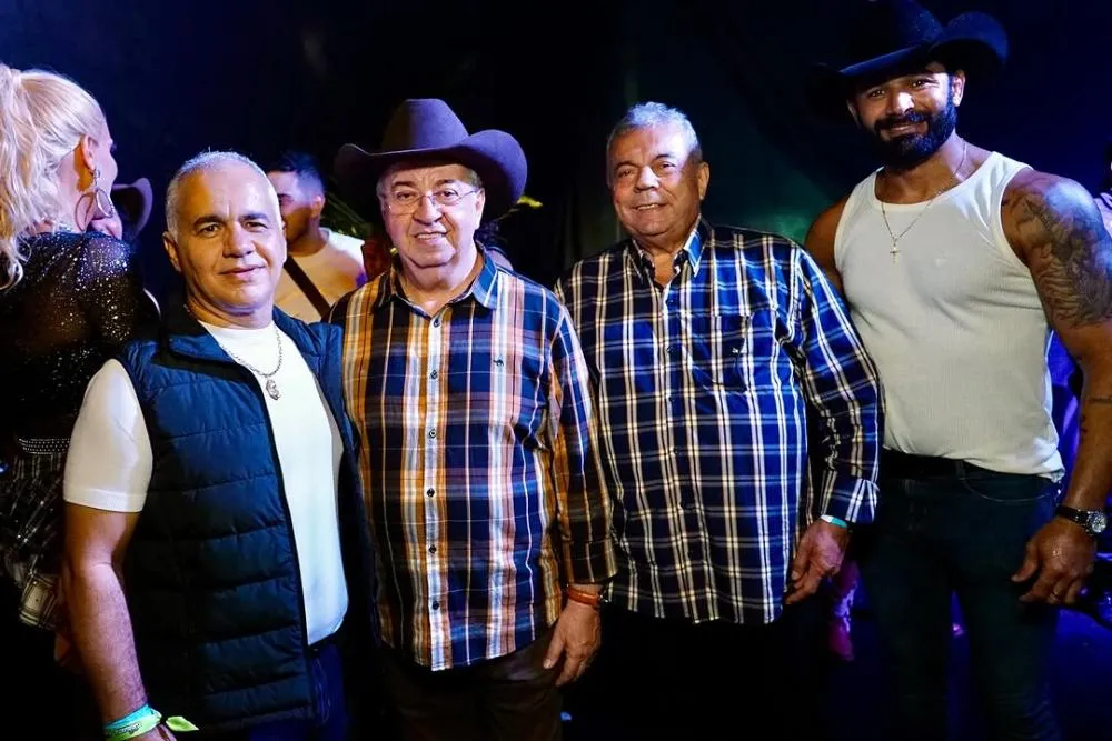 Ana Castela e muito forró marcaram a sexta em Gravatá. Todas as fotos já estão no ar! A festa continua neste sábado (21), com Wesley Safadão, Bruno e Marrone, Enzo Rabelo e muito mais.