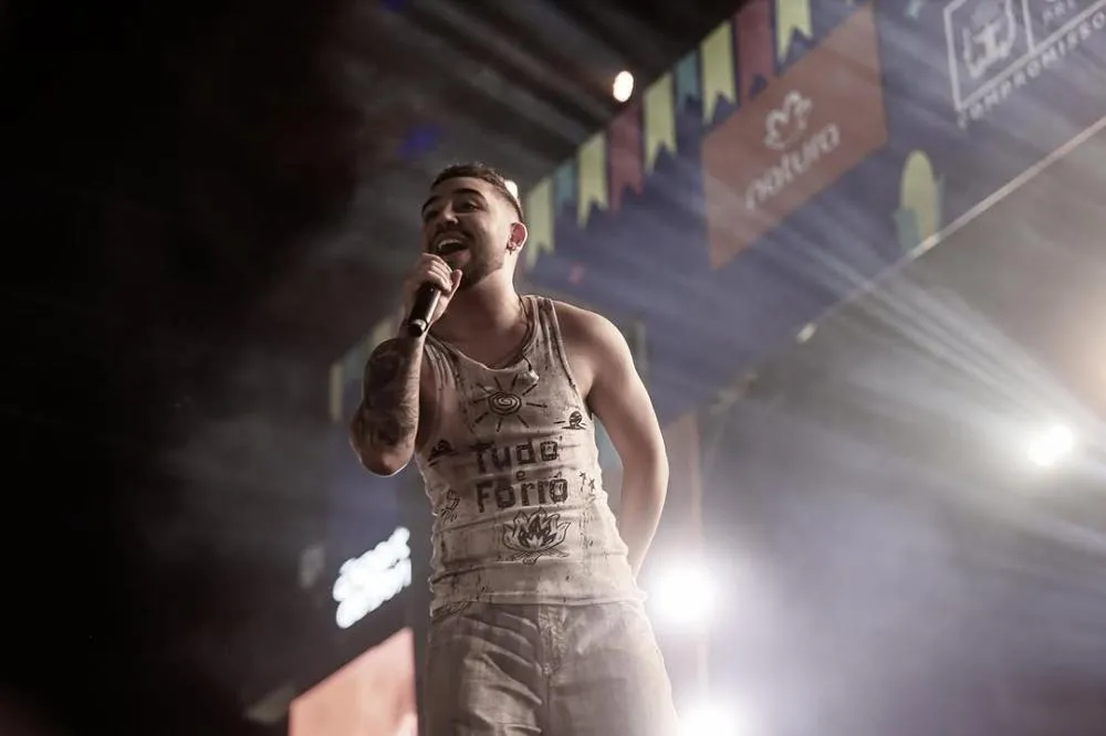 Ana Castela e muito forró marcaram a sexta em Gravatá. Todas as fotos já estão no ar! A festa continua neste sábado (21), com Wesley Safadão, Bruno e Marrone, Enzo Rabelo e muito mais.
