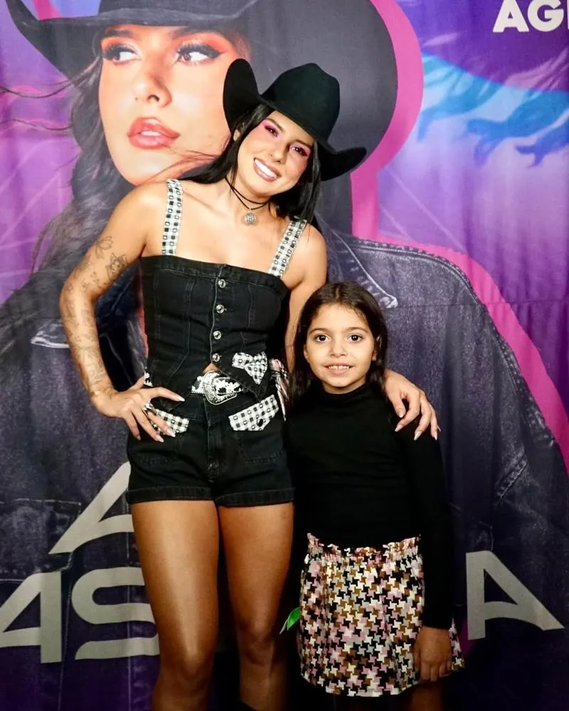 Ana Castela e muito forró marcaram a sexta em Gravatá. Todas as fotos já estão no ar! A festa continua neste sábado (21), com Wesley Safadão, Bruno e Marrone, Enzo Rabelo e muito mais.