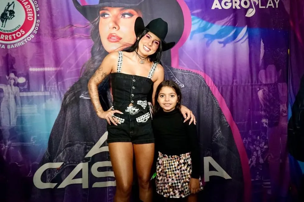 Ana Castela e muito forró marcaram a sexta em Gravatá. Todas as fotos já estão no ar! A festa continua neste sábado (21), com Wesley Safadão, Bruno e Marrone, Enzo Rabelo e muito mais.