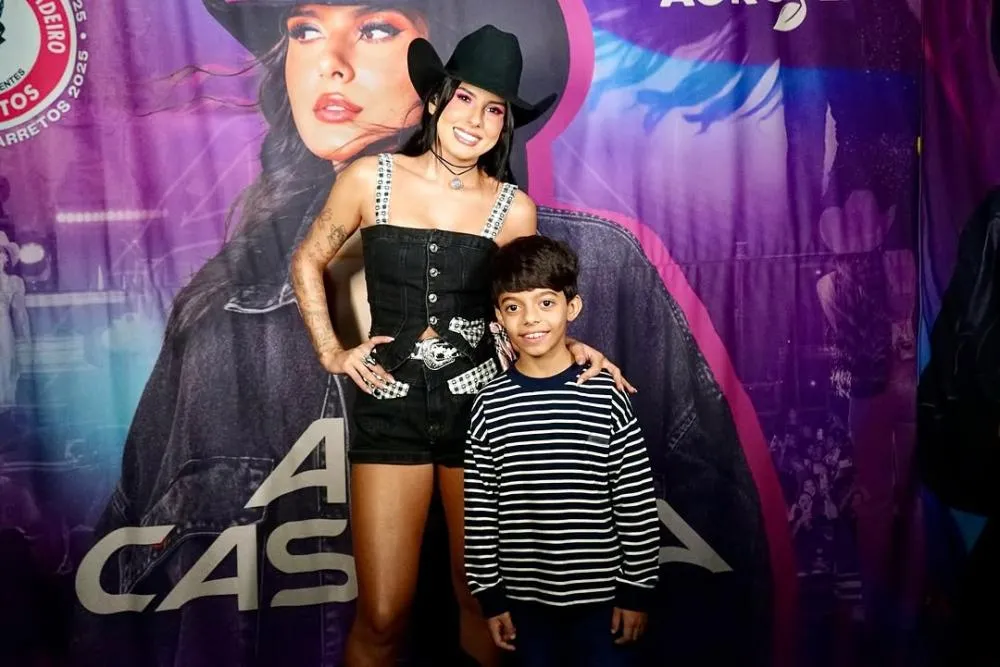 Ana Castela e muito forró marcaram a sexta em Gravatá. Todas as fotos já estão no ar! A festa continua neste sábado (21), com Wesley Safadão, Bruno e Marrone, Enzo Rabelo e muito mais.