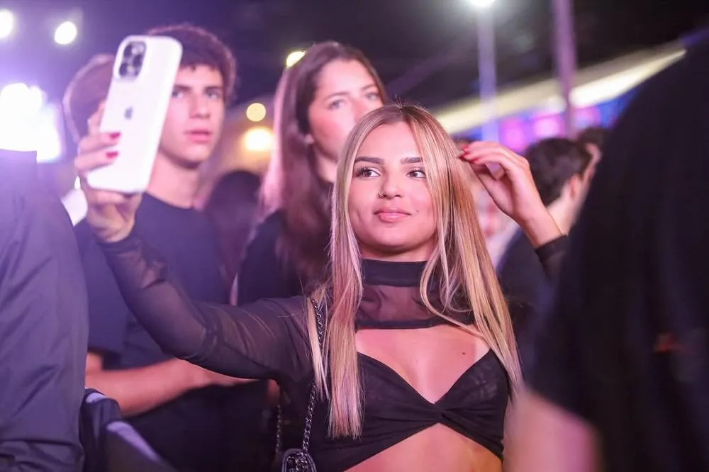 Ana Castela e muito forró marcaram a sexta em Gravatá. Todas as fotos já estão no ar! A festa continua neste sábado (21), com Wesley Safadão, Bruno e Marrone, Enzo Rabelo e muito mais.