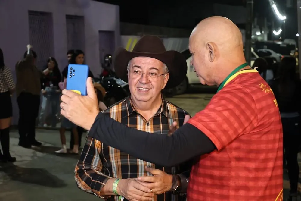 Ana Castela e muito forró marcaram a sexta em Gravatá. Todas as fotos já estão no ar! A festa continua neste sábado (21), com Wesley Safadão, Bruno e Marrone, Enzo Rabelo e muito mais.