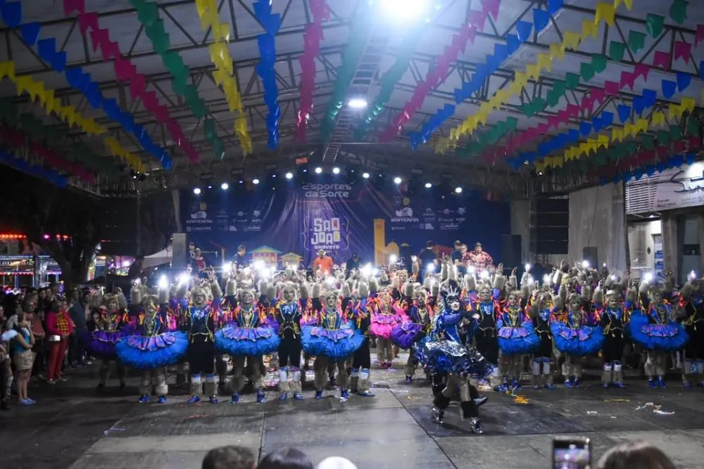 Ana Castela e muito forró marcaram a sexta em Gravatá. Todas as fotos já estão no ar! A festa continua neste sábado (21), com Wesley Safadão, Bruno e Marrone, Enzo Rabelo e muito mais.