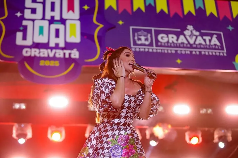 Ana Castela e muito forró marcaram a sexta em Gravatá. Todas as fotos já estão no ar! A festa continua neste sábado (21), com Wesley Safadão, Bruno e Marrone, Enzo Rabelo e muito mais.