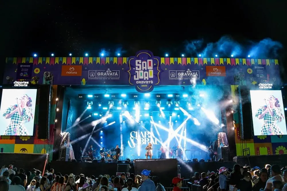Ana Castela e muito forró marcaram a sexta em Gravatá. Todas as fotos já estão no ar! A festa continua neste sábado (21), com Wesley Safadão, Bruno e Marrone, Enzo Rabelo e muito mais.