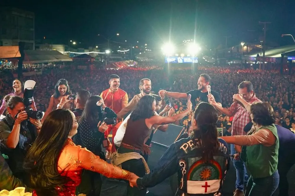 Senhoras e Senhores, São João de Gravatá. E que noite! CONFIRA TODAS AS IMAGENS, CLICANDO AQUI!