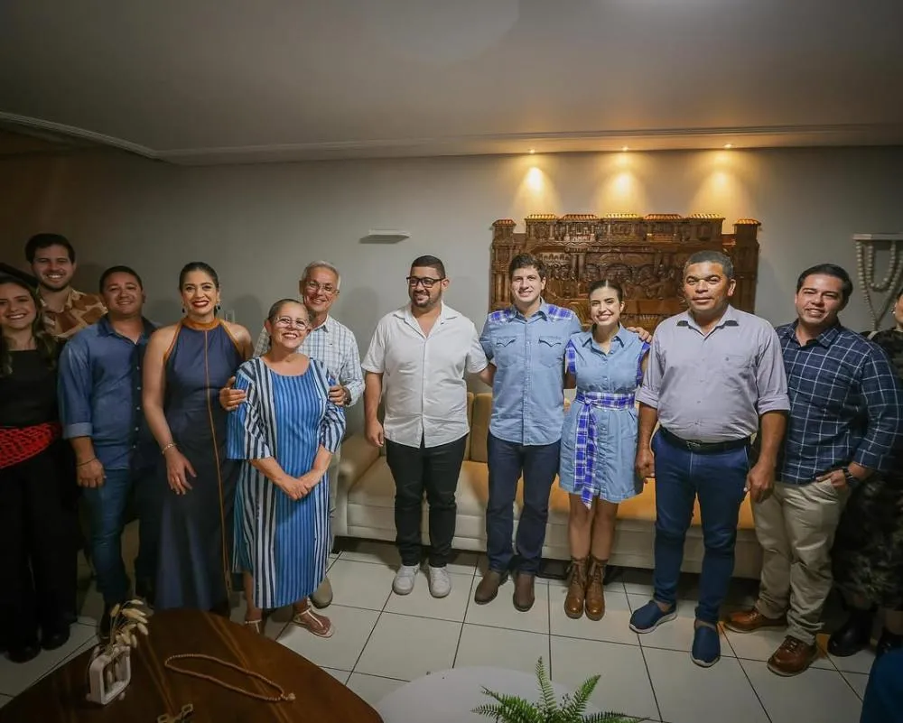 João Campos prestigia o São João de Vitória ao lado do prefeito Paulo Roberto