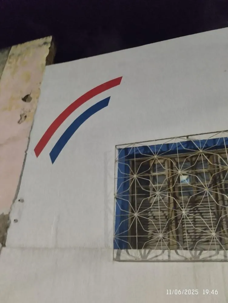 Filho acusa vereador de Gravatá de ter destruído a casa de sua mãe, usada como comitê eleitoral. A proprietária, de 83 anos, enfrenta sérios prejuízos financeiros e emocionais