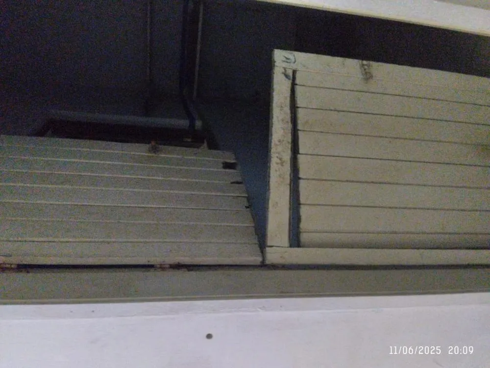 Filho acusa vereador de Gravatá de ter destruído a casa de sua mãe, usada como comitê eleitoral. A proprietária, de 83 anos, enfrenta sérios prejuízos financeiros e emocionais