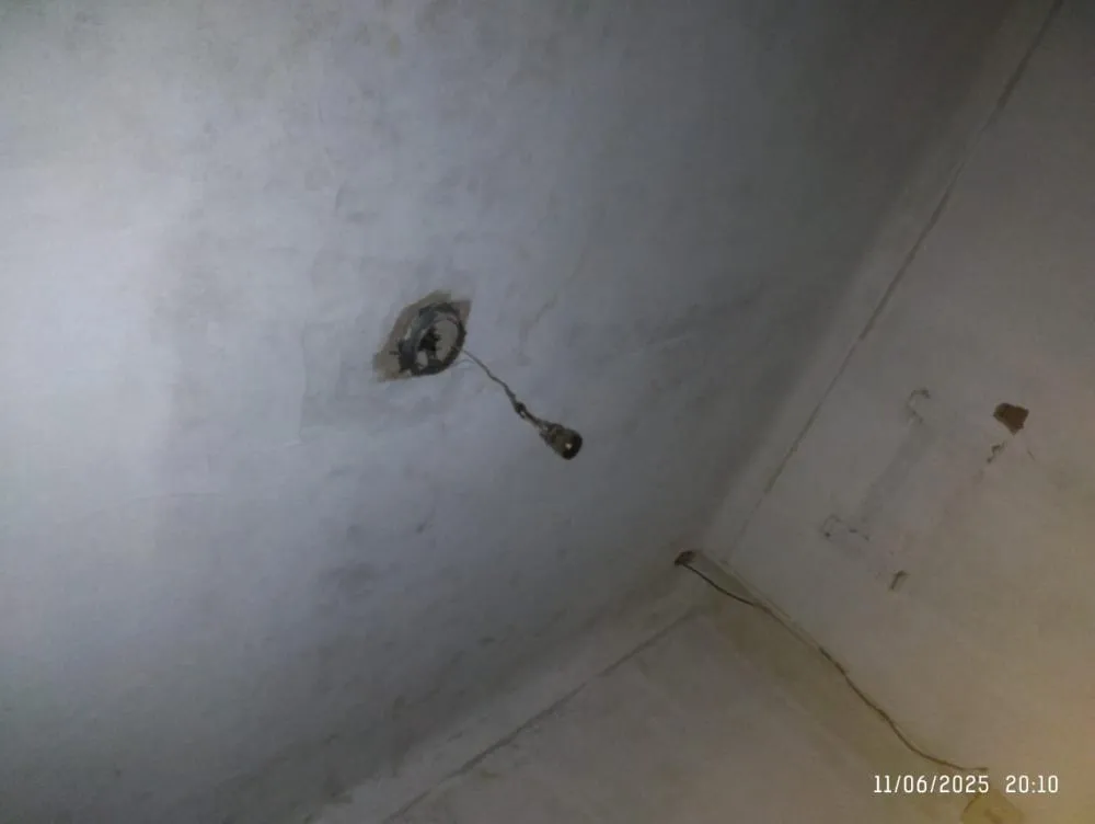 Filho acusa vereador de Gravatá de ter destruído a casa de sua mãe, usada como comitê eleitoral. A proprietária, de 83 anos, enfrenta sérios prejuízos financeiros e emocionais