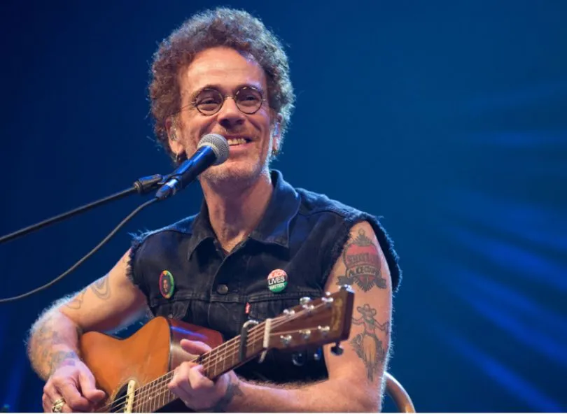 Festival Pernambuco Meu País movimenta expectativa em Gravatá. Nando Reis está confirmado; Jarbas Travassos e Myllena Dantas aparecem entre as atrações especuladas. Programação oficial será anunciada nesta terça-feira (30).