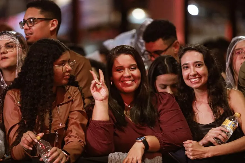 As melhores imagens da terceira noite do São João da Gente estão no ar! A emoção da multidão, os sorrisos dos fãs, os momentos marcantes no palco e toda a beleza do São João de Gravatá