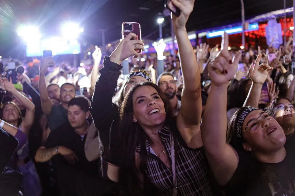 As melhores imagens da terceira noite do São João da Gente estão no ar! A emoção da multidão, os sorrisos dos fãs, os momentos marcantes no palco e toda a beleza do São João de Gravatá