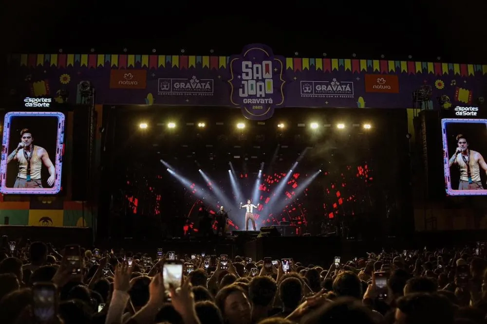 As melhores imagens da terceira noite do São João da Gente estão no ar! A emoção da multidão, os sorrisos dos fãs, os momentos marcantes no palco e toda a beleza do São João de Gravatá