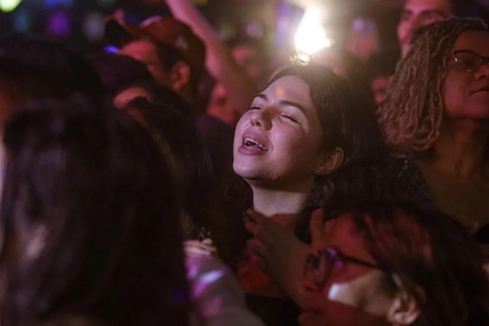 As melhores imagens da terceira noite do São João da Gente estão no ar! A emoção da multidão, os sorrisos dos fãs, os momentos marcantes no palco e toda a beleza do São João de Gravatá
