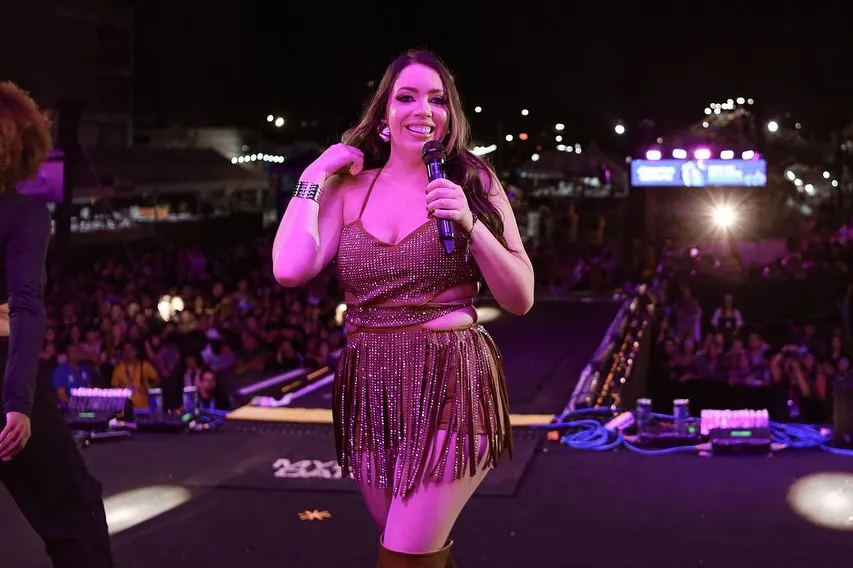 As melhores imagens da terceira noite do São João da Gente estão no ar! A emoção da multidão, os sorrisos dos fãs, os momentos marcantes no palco e toda a beleza do São João de Gravatá