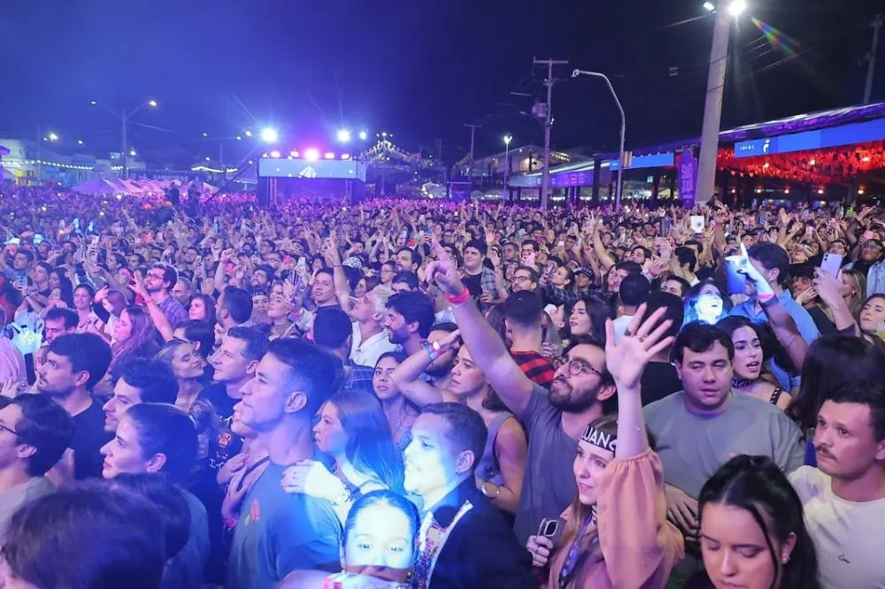 As melhores imagens da terceira noite do São João da Gente estão no ar! A emoção da multidão, os sorrisos dos fãs, os momentos marcantes no palco e toda a beleza do São João de Gravatá