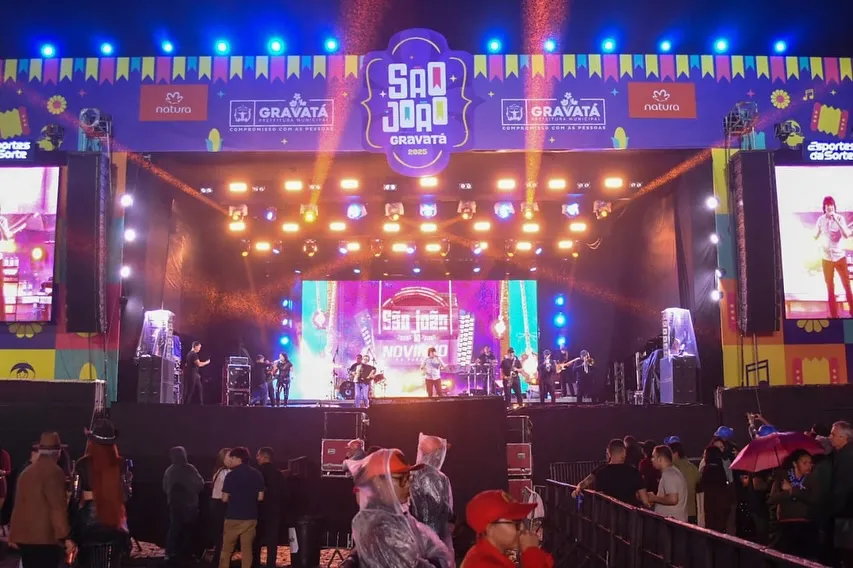Sábado de forró aquece noite fria no Pátio de Eventos em Gravatá. Mais do que entretenimento, nosso São João representa um importante motor para a economia da nossa cidade