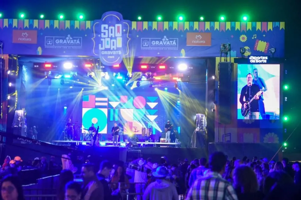 Sábado de forró aquece noite fria no Pátio de Eventos em Gravatá. Mais do que entretenimento, nosso São João representa um importante motor para a economia da nossa cidade