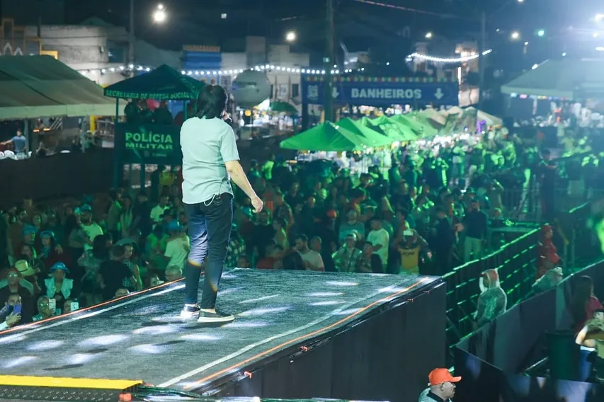 Sábado de forró aquece noite fria no Pátio de Eventos em Gravatá. Mais do que entretenimento, nosso São João representa um importante motor para a economia da nossa cidade